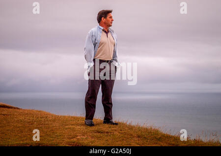 Keith Lane, di Eastbourne, permanente sulla sommità di Beachy Head, presso il punto in cui la moglie Maggie è saltato e ha commesso il suicide, mark Foto Stock