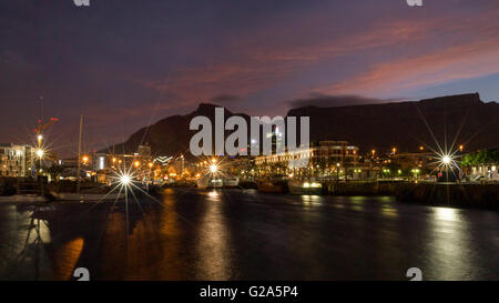 Tramonto sul Victoria and Alfred Waterfront, Città del Capo Foto Stock