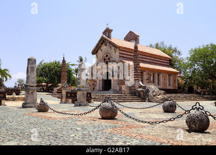 San Stanislao Chiesa, Altos de Chavón, La Romana, Repubblica Dominicana, replica villaggio mediterraneo Foto Stock