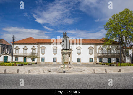 Statua di fronte al Museo di Lamego in Portogallo Foto Stock