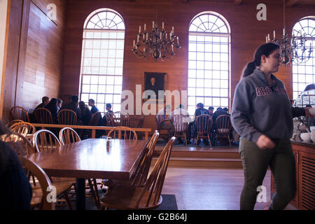 Interno della sala da pranzo a scuola di Groton, un'elite scuola preparatoria a Groton nel Massachusetts. Foto Stock