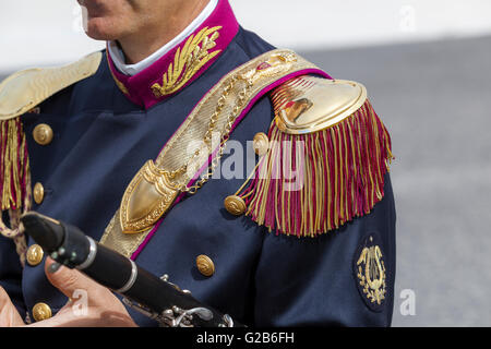 Roma, Italia - 25 Maggio 2016: dettaglio dell'uniforme della polizia della banda musicale musicista, durante le celebrazioni per il 164 Foto Stock