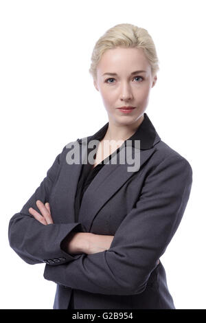 Close up ritratto di una ben vestiti business donna indossa una blusa nera e una tuta giacca. Isolato su bianco. Foto Stock