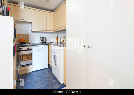 Pembridge Square, Notting Hill. Vista di piccola cucina con caratteristiche tradizionali. Foto Stock