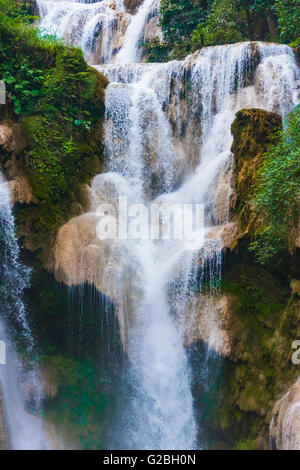 Grande Cascata, Tat Kuang Si cascate, Luang Prabang, Luang Prabang Provincia, Laos Foto Stock