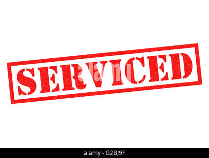 SERVICED rosso timbro di gomma su uno sfondo bianco. Foto Stock