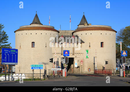 Il medievale Kruispoort Gate (1400) a Bruges, Belgio Foto Stock