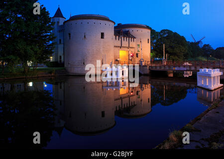 Il medievale Kruispoort Gate (1400) a Bruges, Belgio Foto Stock