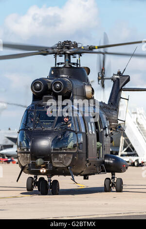 Royal Air Force (RAF) Aérospatiale (Eurocopter) SA-330E Puma HC.2 Elicottero da 230 Squadriglia con base a RAF Benson Foto Stock