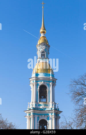 Campanile della chiesa ortodossa navale la Cattedrale di San Nicola a San Pietroburgo, Russia Foto Stock