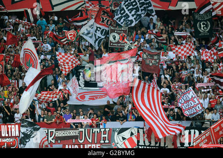 Blocco della ventola di Fortuna gli ultras in Duesseldorf's Esprit Arena, Düsseldorf, Renania, Renania settentrionale-Vestfalia, Germania Foto Stock