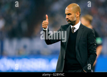 Il FCB coach Josep Pep Guardiola, FC Schalke 04 - FC Bayern Monaco, 0:4, Gelsenkirchen, Renania settentrionale-Vestfalia, Germania Foto Stock