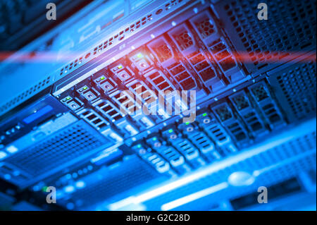 I server di rete in sala dati camera interna . Foto Stock