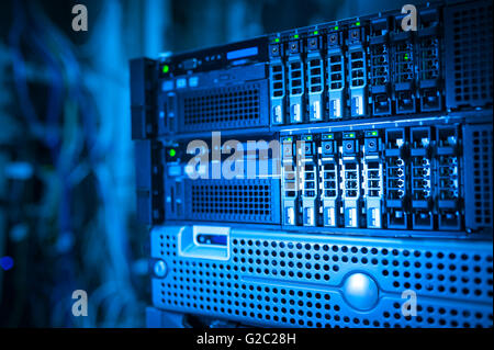 I server di rete in sala dati camera interna . Foto Stock