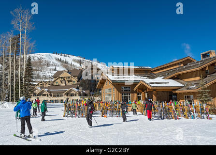 Utah, Park City, Deer Valley Resort, Impero Canyon Lodge, Montage Hotel and Residences in background Foto Stock