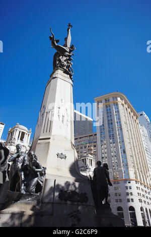 Monumento in Praca Floriano (Floriano piazza), centro di Rio de Janeiro, Brasile Foto Stock