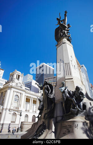 Monumento in Praca Floriano (Floriano piazza), centro di Rio de Janeiro, Brasile Foto Stock