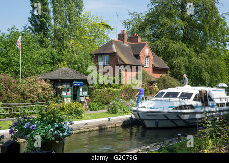 Inghilterra, Berkshire, Sonning serratura, Thames di Fiume Foto Stock