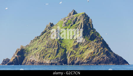 Skellig Michael, Sito Patrimonio Mondiale dell'UNESCO, Kerry, Irlanda. Star Wars la forza risveglia la scena filmata su questa isola. wild atlan Foto Stock