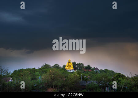 Wat Doi ti. Big Buddha costruito in circa 2011 all'attrazione di Lamphun,della Thailandia. Foto Stock