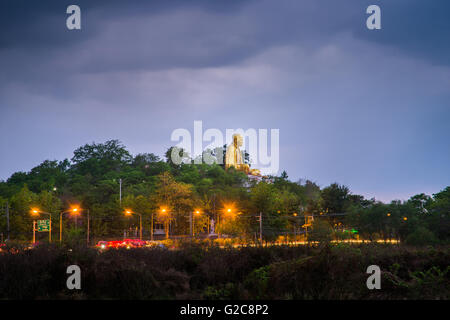 Wat Doi ti. Big Buddha costruito in circa 2011 all'attrazione di Lamphun,della Thailandia. Foto Stock