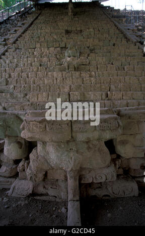 La scala geroglifica, Copan rovine, un sito archeologico della civiltà Maya nel dipartimento di Copan, Honduras Foto Stock