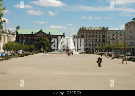 Poznan, Polonia - 13 Luglio 2014: persone non identificate camminando sulla piazza della Libertà a Poznan, Polonia Foto Stock