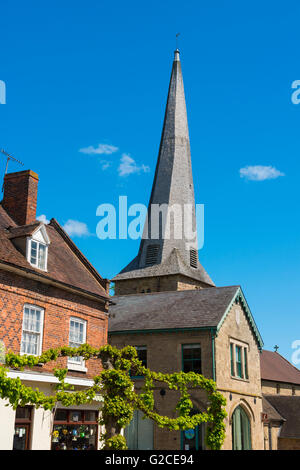 La guglia ritorto della chiesa di St Mary Cleobury Mortimer, south Shropshire, Inghilterra, Regno Unito. Foto Stock