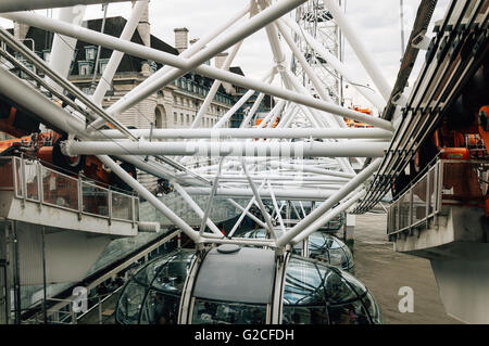 Londra, UK, 23 agosto 2015: London Eye dettaglio strutturale in un mattino nuvoloso. Foto Stock