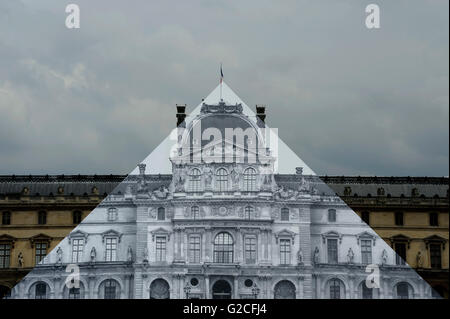 Foto sham dimensionato da JF, piramide da Pei architetto e il museo del Louvre, il Pavillon Sully, Parigi Francia Foto Stock