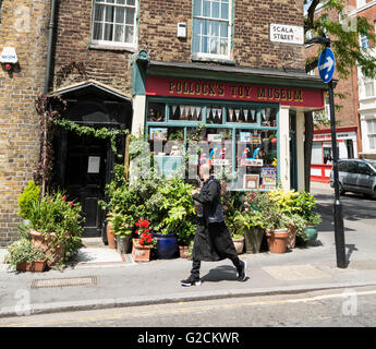 Esterno di Pollock's Toy Museum di Fitzrovia nel central London, England, Regno Unito Foto Stock