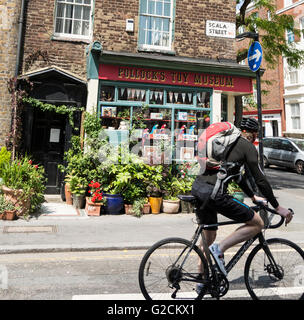 Esterno di Pollock's Toy Museum di Fitzrovia nel central London, England, Regno Unito Foto Stock