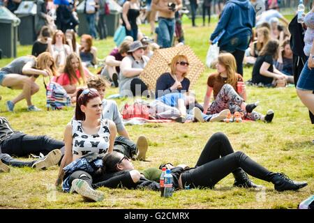 Folle a BBC Radio 1's Big Weekend al Castello di Powderham in Exeter. Foto Stock