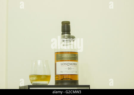 Longmorn 16 YO single malt dalla distilleria Longmorn in Speyside è un 48% di botte forza non chill filtrata di dram in Scozia Foto Stock