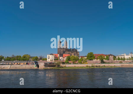 Vista sulla città di Magdeburgo e l'Elba in primavera, di Magdeburgo, Germania, 2016 Foto Stock