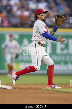 Detroit, Michigan, Stati Uniti d'America. Xxiv Maggio, 2016. Philadelphia infielder Freddy Galvis (13) durante la MLB azione di gioco tra i Philadelphia Phillies e Detroit Tigers al Comerica Park di Detroit, Michigan. Le tigri hanno sconfitto il Phillies 3-1. John Mersits/CSM/Alamy Live News Foto Stock