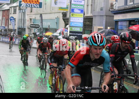 Aberystwyth, Wales, Regno Unito. 27 Maggio, 2016. Il Pearl Izumi tour della serie professionale cycle race venerdì 27 maggio 2016 Credit: mike davies/Alamy Live News Foto Stock