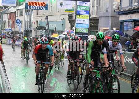 Aberystwyth, Wales, Regno Unito. 27 Maggio, 2016. Il Pearl Izumi tour della serie professionale cycle race venerdì 27 maggio 2016 Credit: mike davies/Alamy Live News Foto Stock