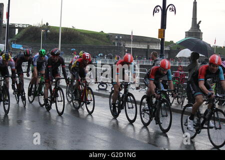 Aberystwyth, Wales, Regno Unito. 27 Maggio, 2016. Il Pearl Izumi tour della serie professionale cycle race venerdì 27 maggio 2016 Credit: mike davies/Alamy Live News Foto Stock