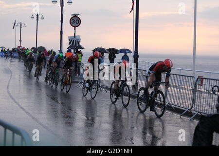 Aberystwyth, Wales, Regno Unito. 27 Maggio, 2016. Il Pearl Izumi tour della serie professionale cycle race venerdì 27 maggio 2016 Credit: mike davies/Alamy Live News Foto Stock