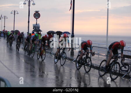 Aberystwyth, Wales, Regno Unito. 27 Maggio, 2016. Il Pearl Izumi tour della serie professionale cycle race venerdì 27 maggio 2016 Credit: mike davies/Alamy Live News Foto Stock