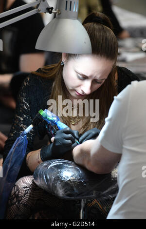 Alexandra Palace di Londra, Regno Unito. Il 28 maggio 2016. Il grande British Tattoo Show Londra Foto Stock