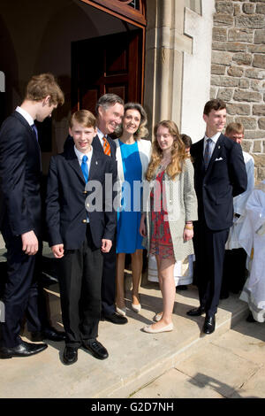 Nommern, 28-05-2016 La Principessa Sibilla del Lussemburgo, Principe Guillaume del Lussemburgo, il Principe Paolo Louis, Prince Léopold, Princess Charlotte e il Principe Jean prima santa Comunione di S.A.R. il Principe Noè presso la chiesa di Nommern, figlio del principe Luigi e della Principessa Tessy del Lussemburgo RPE/Albert Nieboer/Paesi Bassi : NESSUN SERVIZIO DI FILO- Foto Stock