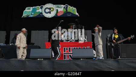 Southampton, Regno Unito. 28 Maggio, 2016. Il nemico pubblico di eseguire a Southampton gente comune del gruppo sono stati annunciati come ospiti speciali per La Stone Rose' quattro concerti a Manchester Etihad Stadium di questa estate. La American Public Enemy hip hop gruppo costituito da Chuck D, Flavor Flav, Professor Griff, Khari Wynn, DJ eterno e la S1W gruppo. Ha dovuto preforma senza sapore Flav come egli era stato rifiutato un visaa dal governo del Regno Unito Credito: uknip/Alamy Live News Foto Stock