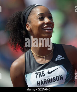 Eugene, Stati Uniti d'America. 28 Maggio, 2016. Kendra Harrison degli Stati Uniti celebra dopo le donne a 100 metri ostacoli finale al 2016 IAAF Diamond League in Eugene, Stati Uniti, il 28 maggio 2016. Kendra Harrison rivendicato il titolo con 12,24 secondi. © Yang Lei/Xinhua/Alamy Live News Foto Stock