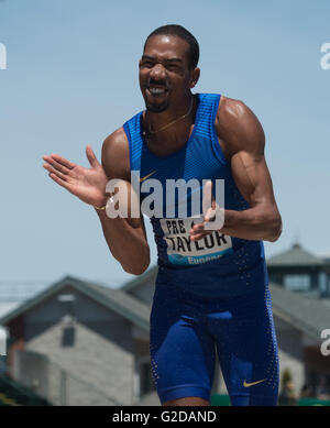 Eugene, Stati Uniti d'America. 28 Maggio, 2016. Christian Taylor negli Stati Uniti celebra durante gli Uomini Salto triplo Finale al 2016 IAAF Diamond League in Eugene, Stati Uniti, il 28 maggio 2016. Christian Taylor rivendicato il titolo con 17.76 metri. © Yang Lei/Xinhua/Alamy Live News Foto Stock