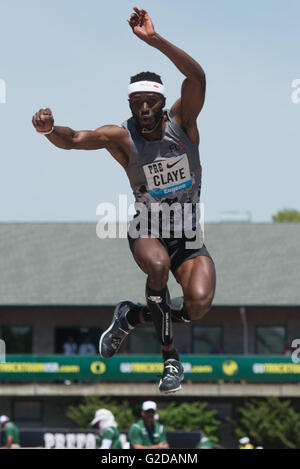 Eugene, Stati Uniti d'America. 28 Maggio, 2016. Sarà Claye degli Stati Uniti compete durante gli Uomini Salto triplo Finale al 2016 IAAF Diamond League in Eugene, Stati Uniti, il 28 maggio 2016. Sarà Claye ha preso il secondo posto con 17.56 metri. © Yang Lei/Xinhua/Alamy Live News Foto Stock