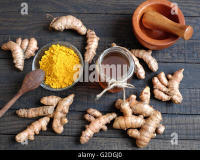 La curcuma in polvere con Ape Miele, del prodotto di agricoltura, Nutrizione, cibo sano, cosmetici naturali, cura di bellezza,trattare mal di stomaco Foto Stock