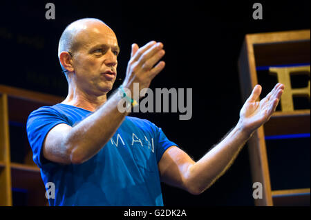 Steve Hilton academic & ex consigliere politico di parlare sul palco a Hay Festival 2016. Foto Stock