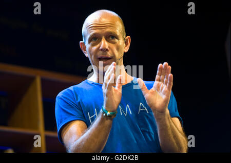 Steve Hilton academic & ex consigliere politico di parlare sul palco a Hay Festival 2016. Foto Stock